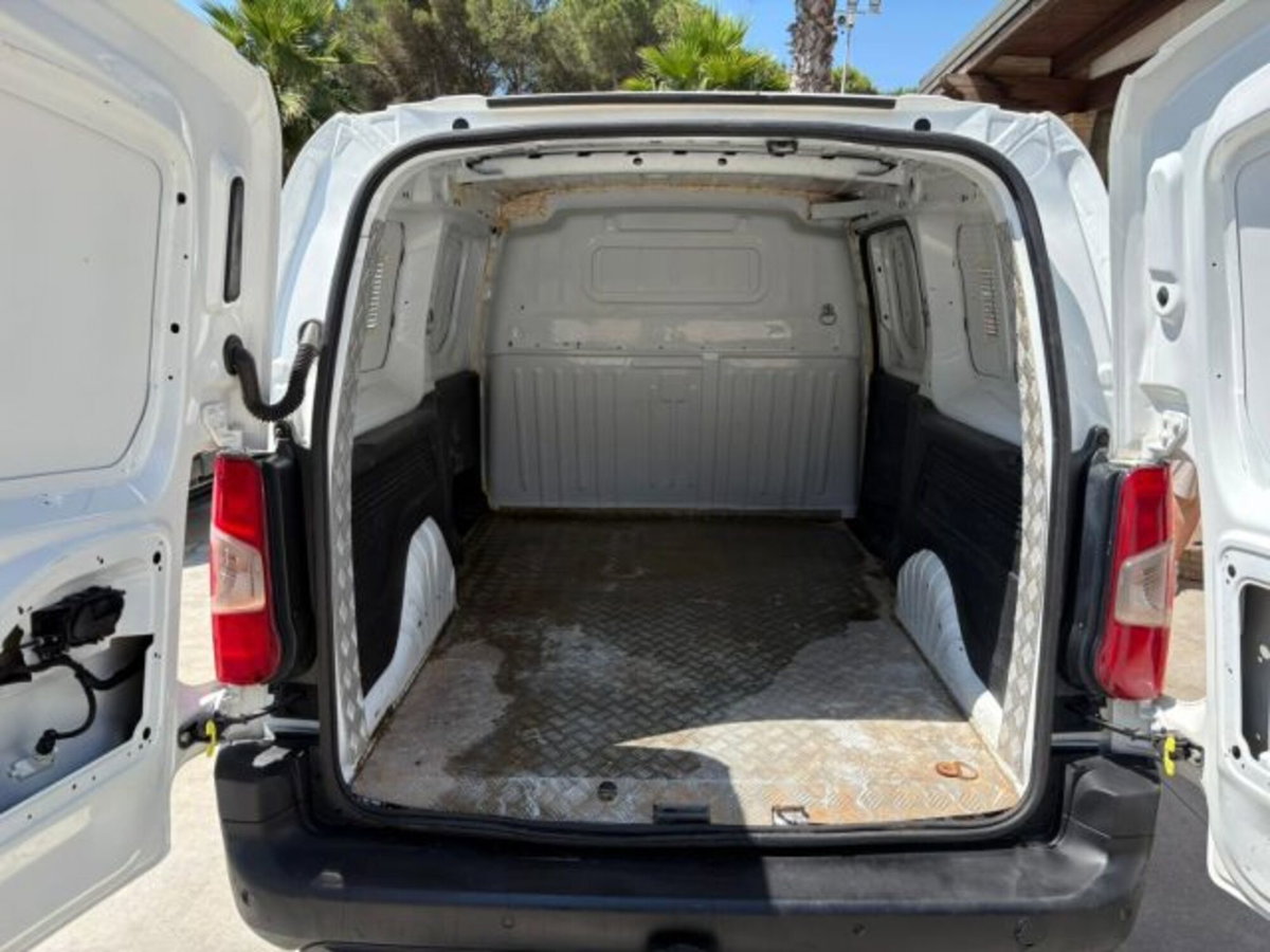 Citroen Berlingo Furgone BlueHDi 130 Van XL Club (7)