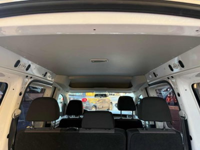 Volkswagen Caddy 2.0 TDI 102 CV DSG Comfortline (18)