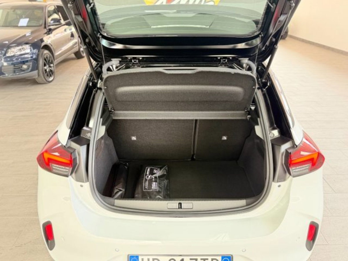 Opel Corsa 1.2 hybrid GS 110cv dct6 (11)
