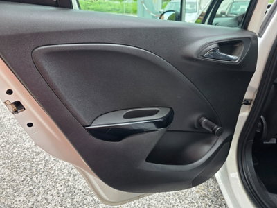 Opel Corsa 1.2 5 porte b-Color (10)