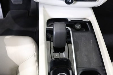 Volvo XC60 B4 (d) AWD automatico Plus Dark (15)