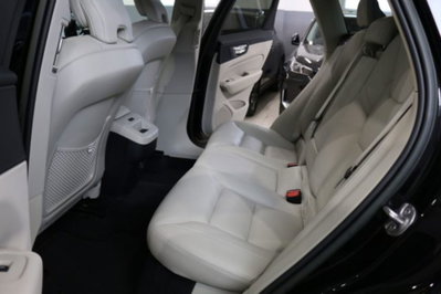Volvo XC60 B4 (d) AWD automatico Plus Dark (16)