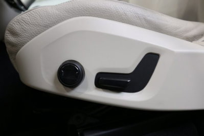 Volvo XC60 B4 (d) AWD automatico Plus Dark (17)