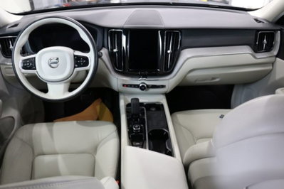 Volvo XC60 B4 (d) AWD automatico Plus Dark (8)