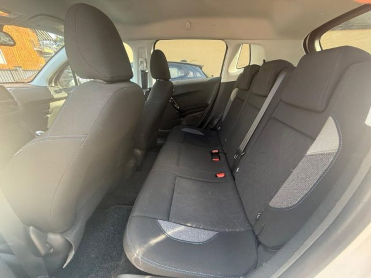 Peugeot 2008 Turbo 110 S&S Signature (9)