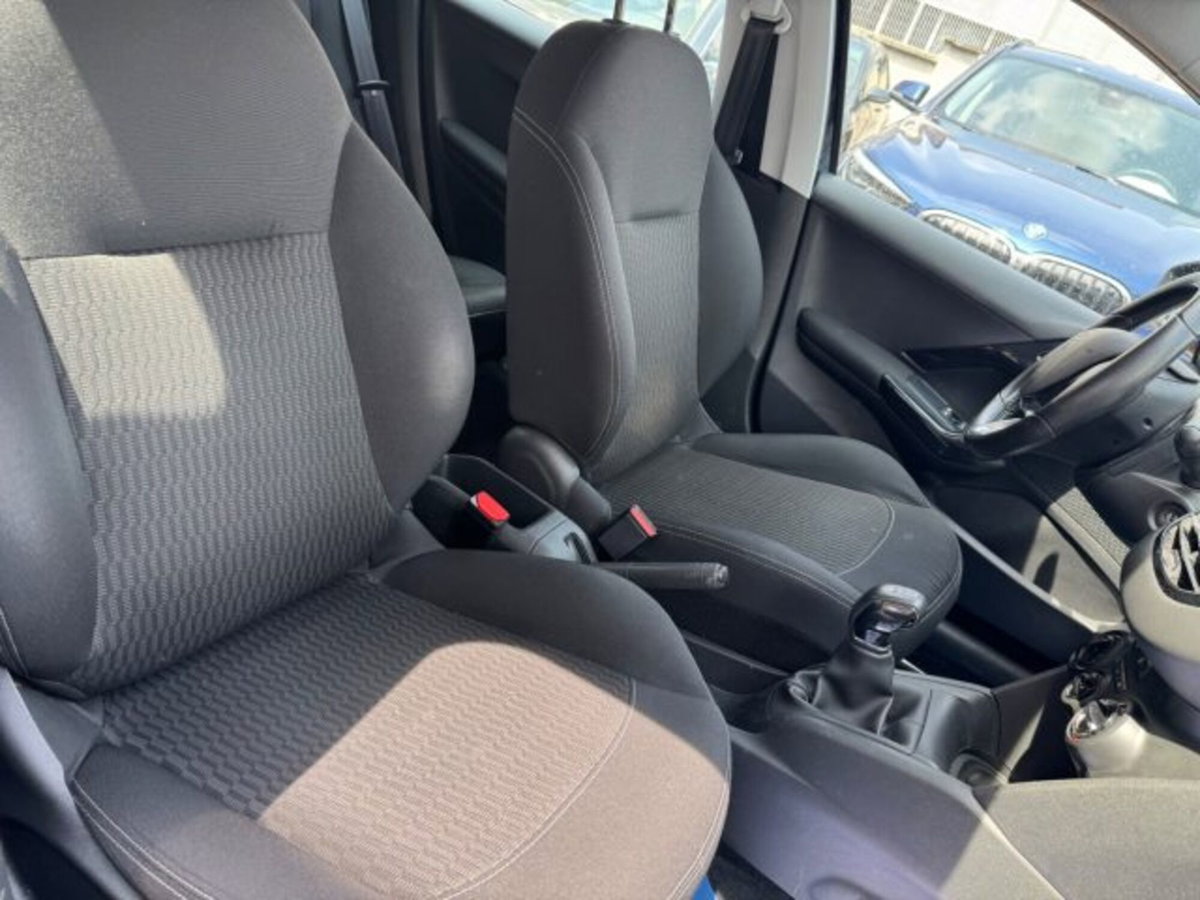Peugeot 208 68 5 porte Active (9)