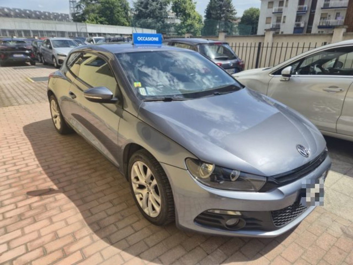 Volkswagen Scirocco 2.0 TDI 140CV DPF DSG (3)