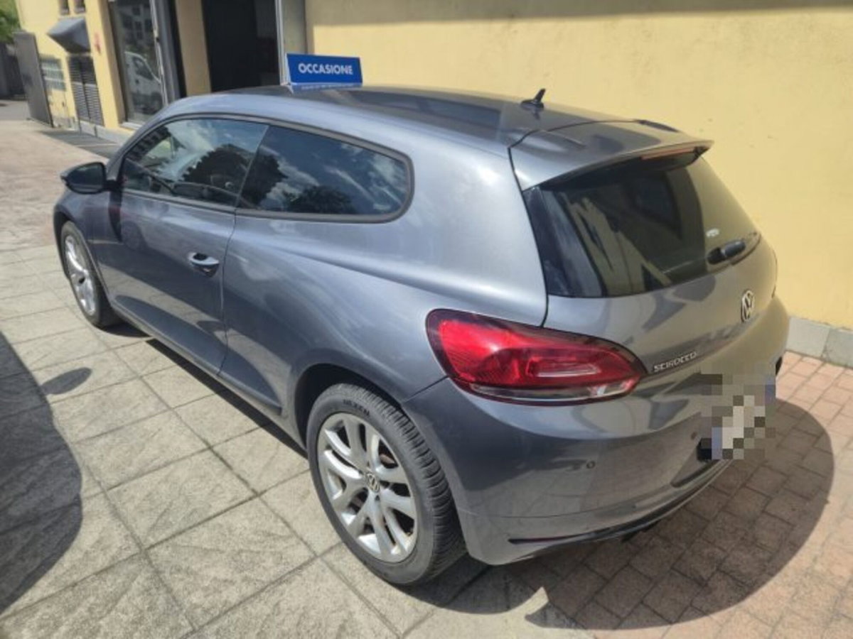 Volkswagen Scirocco 2.0 TDI 140CV DPF DSG (6)