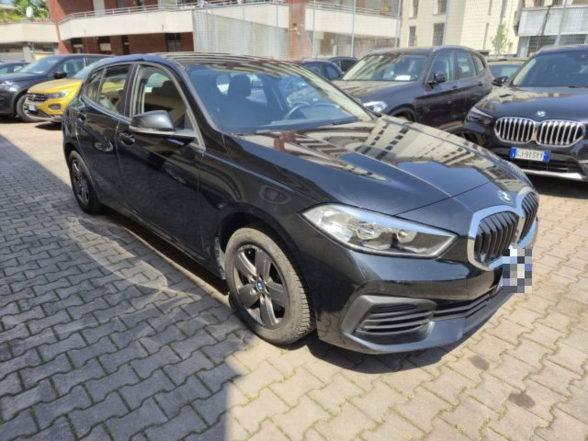 BMW Serie 1 116d 2.0 116CV cat 5 porte Attiva DPF (3)
