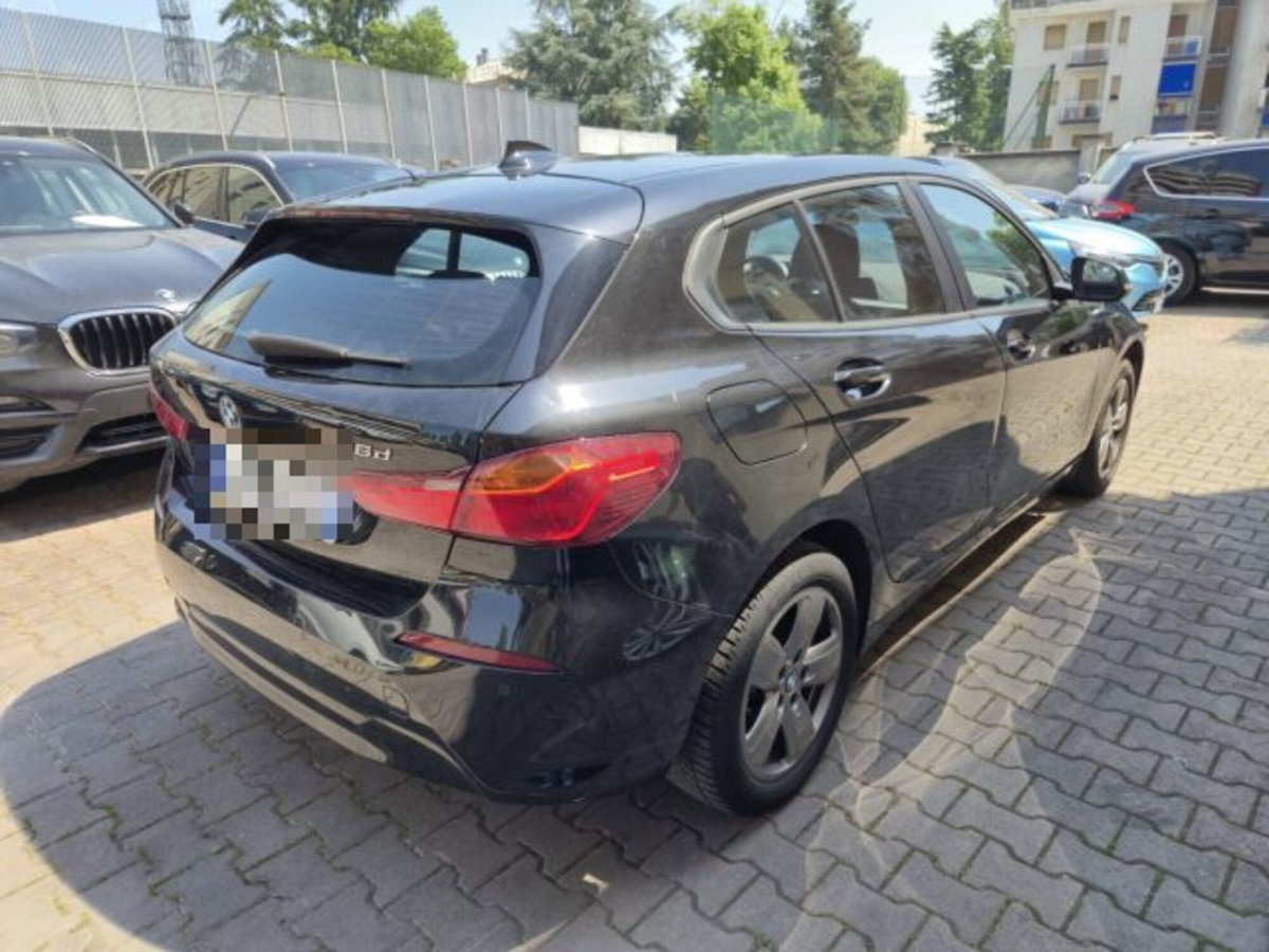BMW Serie 1 116d 2.0 116CV cat 5 porte Attiva DPF (4)