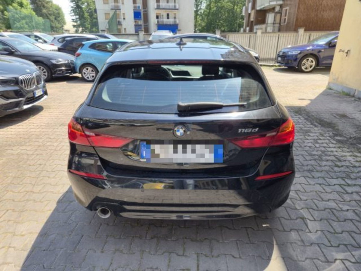BMW Serie 1 116d 2.0 116CV cat 5 porte Attiva DPF (5)