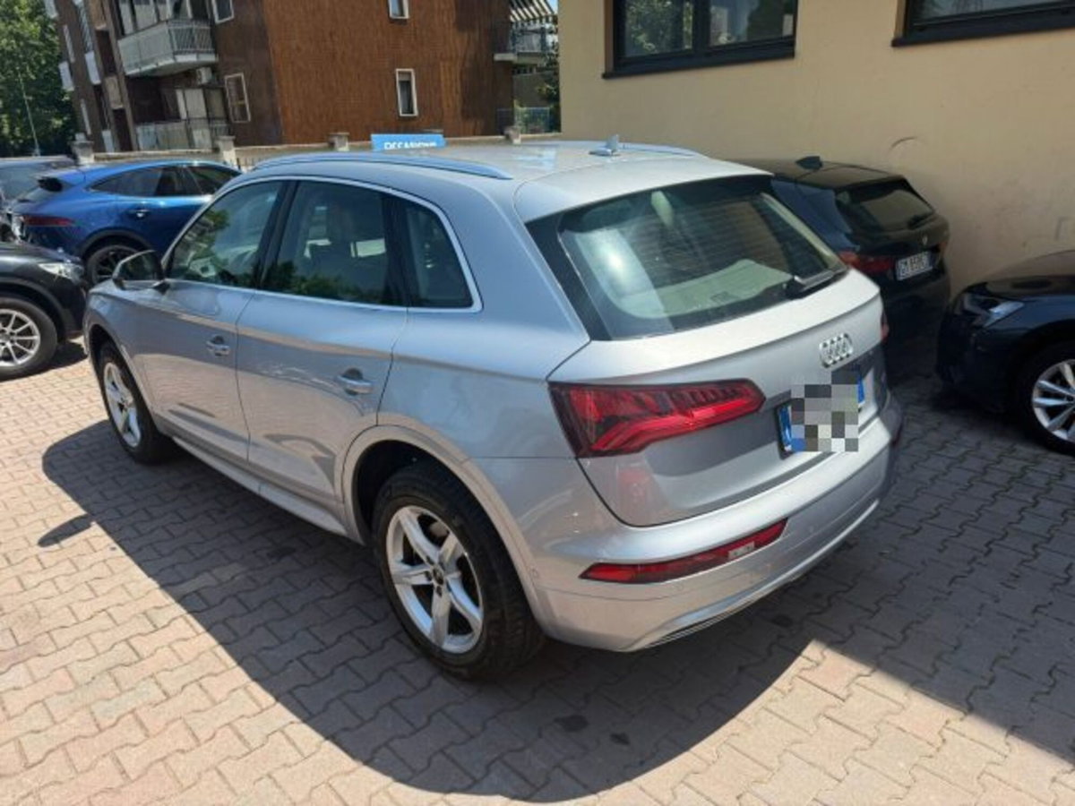 Audi Q5 40 TDI 204 CV quattro S tronic Business Sport (2)