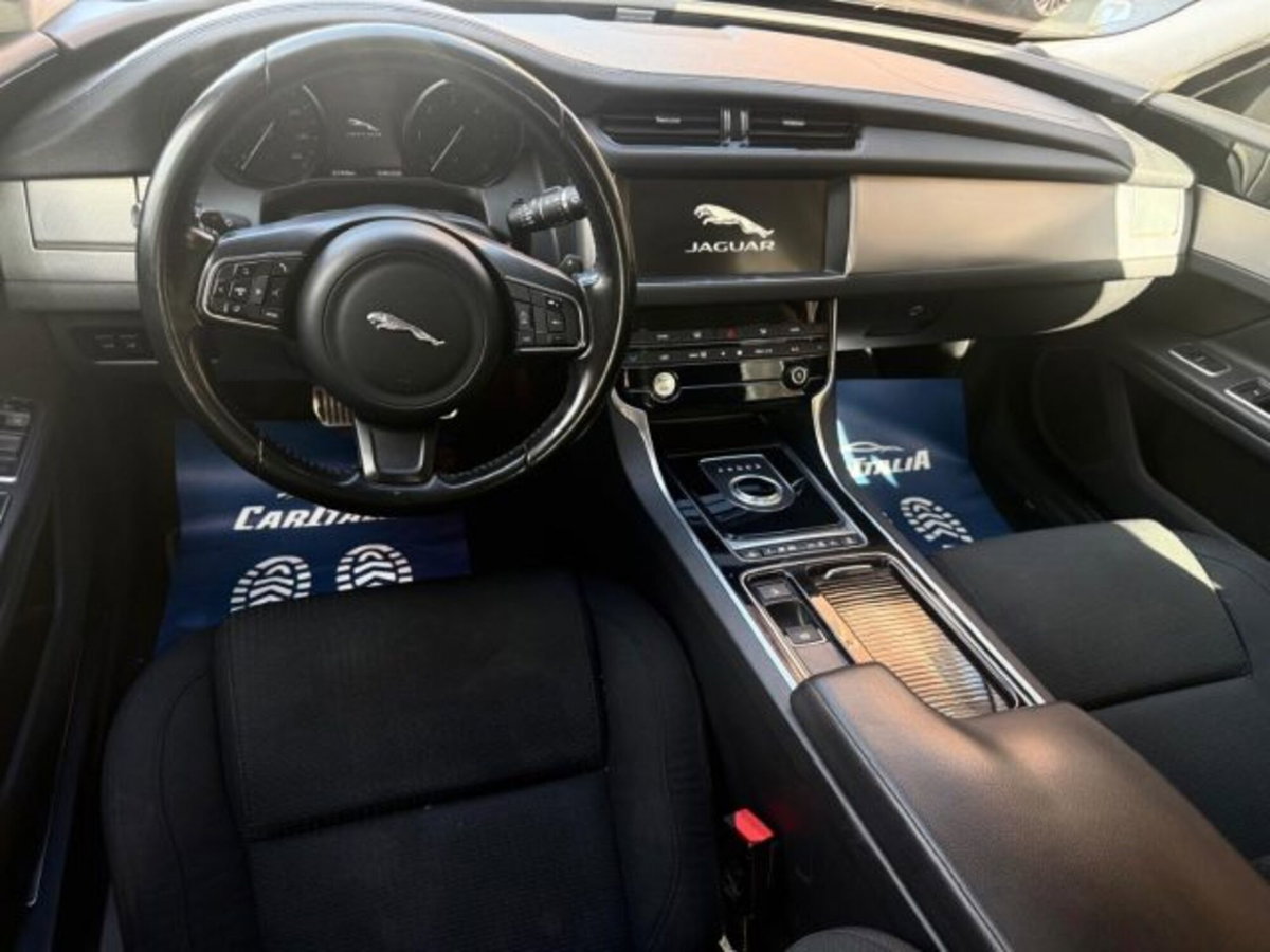 Jaguar XF 2.0 D 180 CV aut. Pure (10)