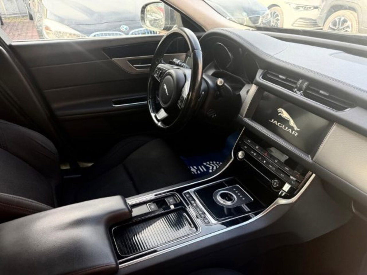 Jaguar XF 2.0 D 180 CV aut. Pure (11)