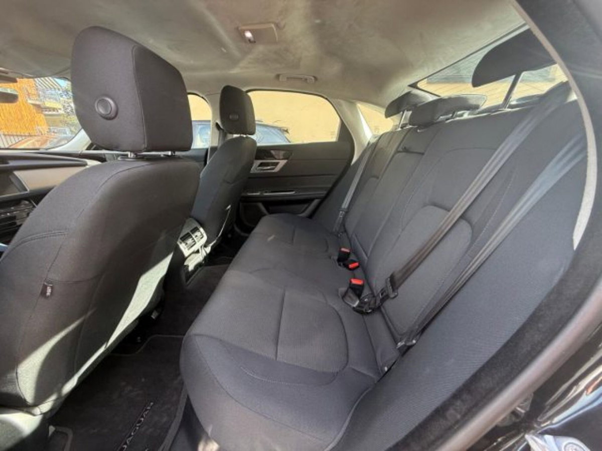 Jaguar XF 2.0 D 180 CV aut. Pure (12)
