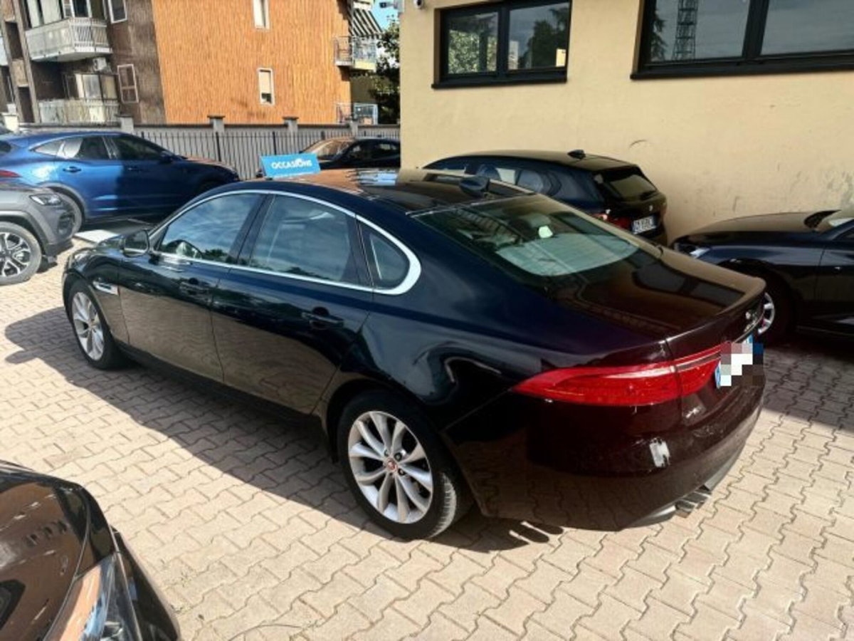 Jaguar XF 2.0 D 180 CV aut. Pure (4)