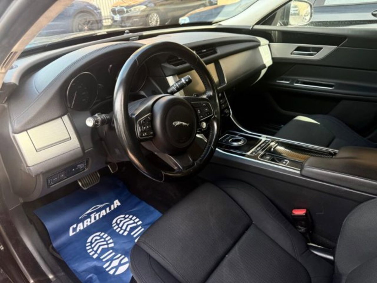 Jaguar XF 2.0 D 180 CV aut. Pure (6)