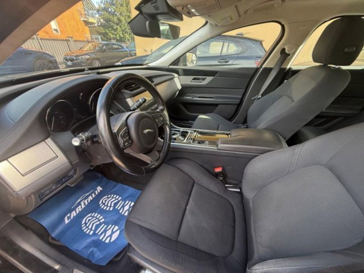 Jaguar XF 2.0 D 180 CV aut. Pure (7)
