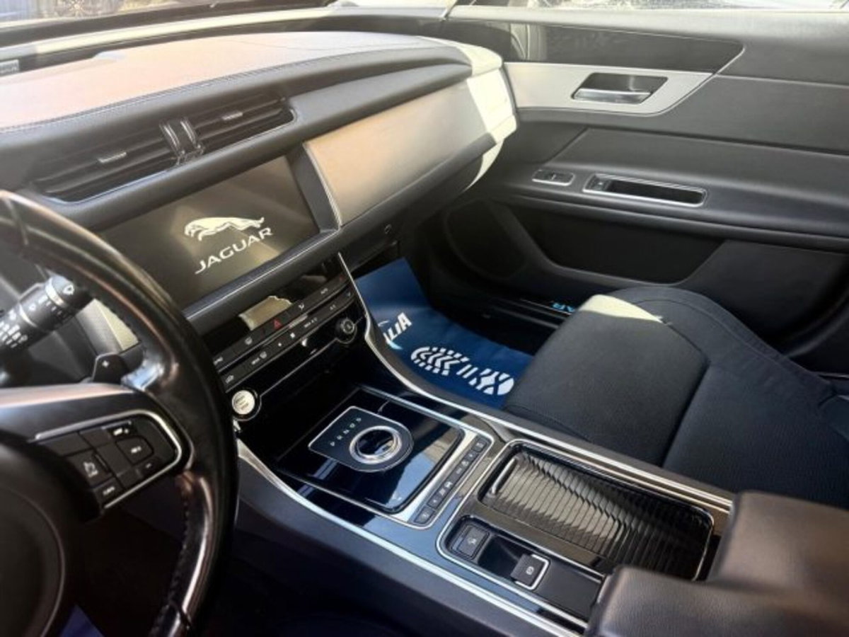 Jaguar XF 2.0 D 180 CV aut. Pure (8)