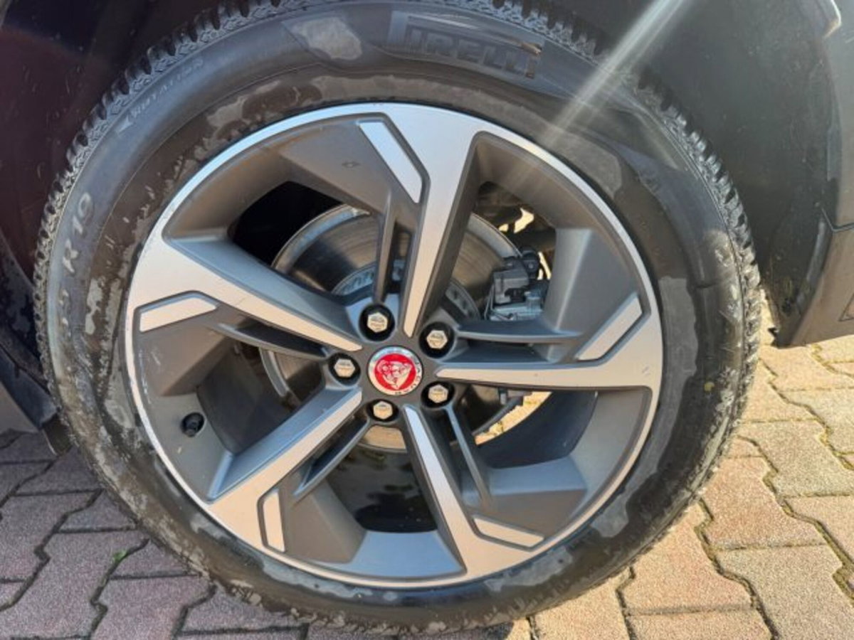 Jaguar E-Pace 2.0d i4 mhev R-Dynamic S awd 163cv auto (11)