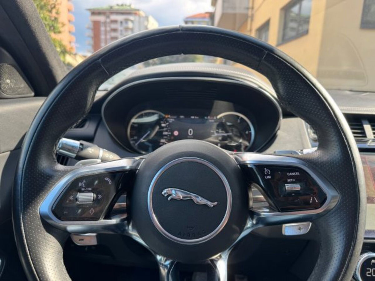 Jaguar E-Pace 2.0d i4 mhev R-Dynamic S awd 163cv auto (16)