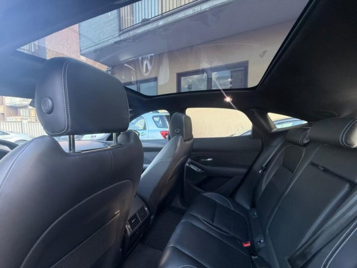 Jaguar E-Pace 2.0d i4 mhev R-Dynamic SE awd 163cv auto (11)