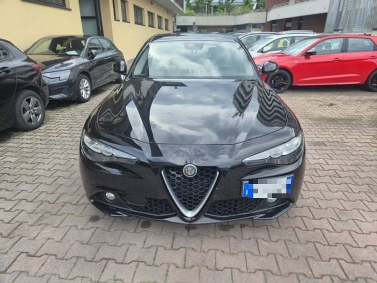 Alfa Romeo Giulia 2.2 Turbodiesel 150 CV AT8 Super (2)