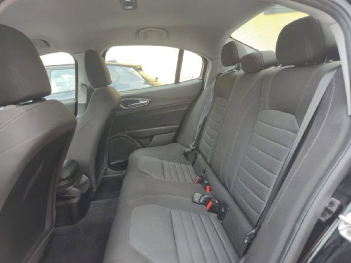 Alfa Romeo Giulia 2.2 Turbodiesel 150 CV AT8 Super (9)