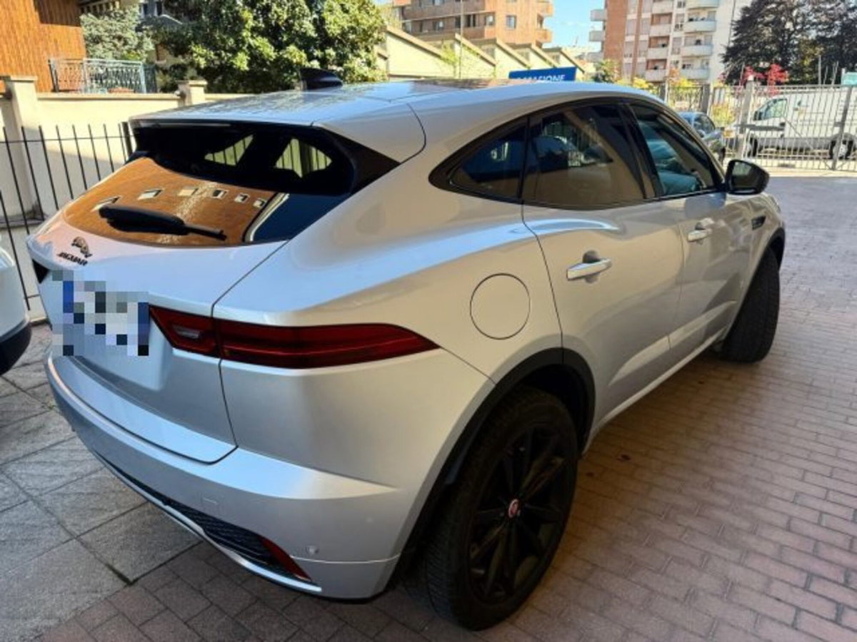 Jaguar E-Pace 2.0D I4 163 CV AWD Auto R-Dynamic Black (4)