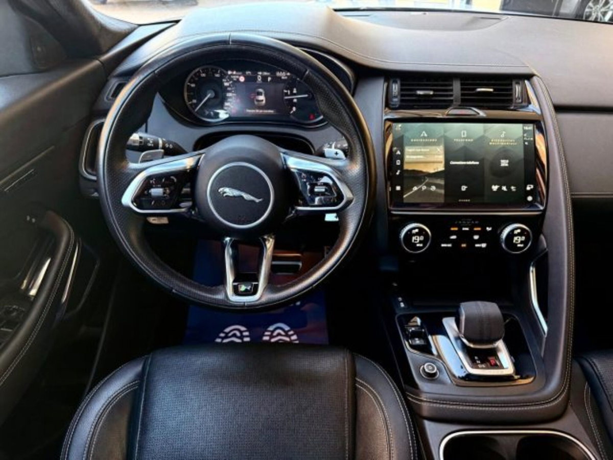 Jaguar E-Pace 2.0D I4 163 CV AWD Auto R-Dynamic Black (8)