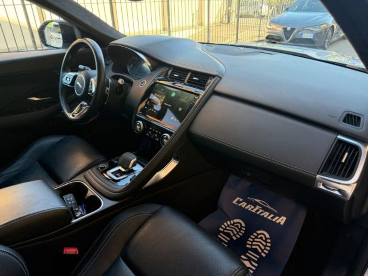 Jaguar E-Pace 2.0D I4 163 CV AWD Auto R-Dynamic Black (9)