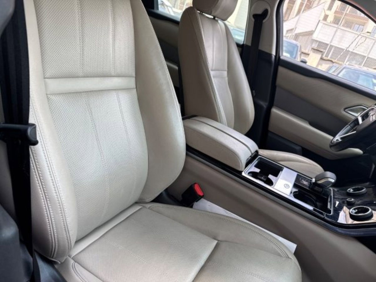 Land Rover Range Rover Velar 2.0D I4 204 CV (10)
