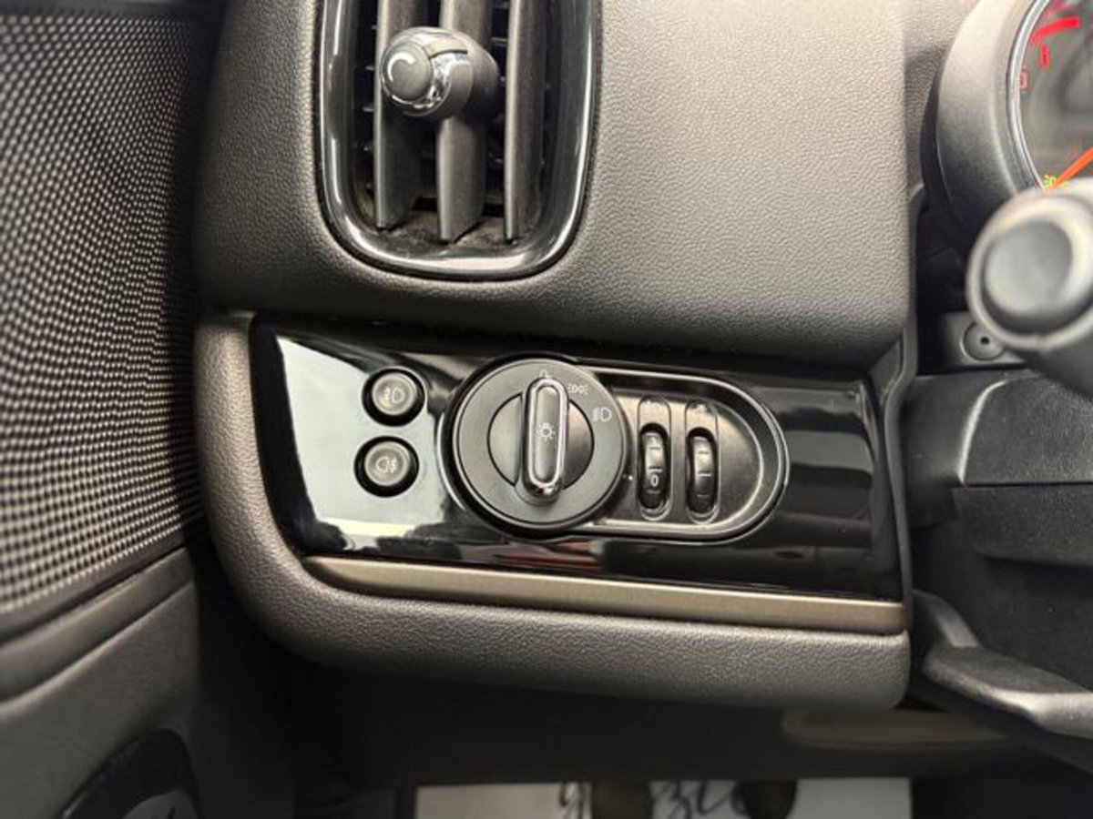 MINI Mini Countryman 2.0 Cooper D Business Countryman (12)