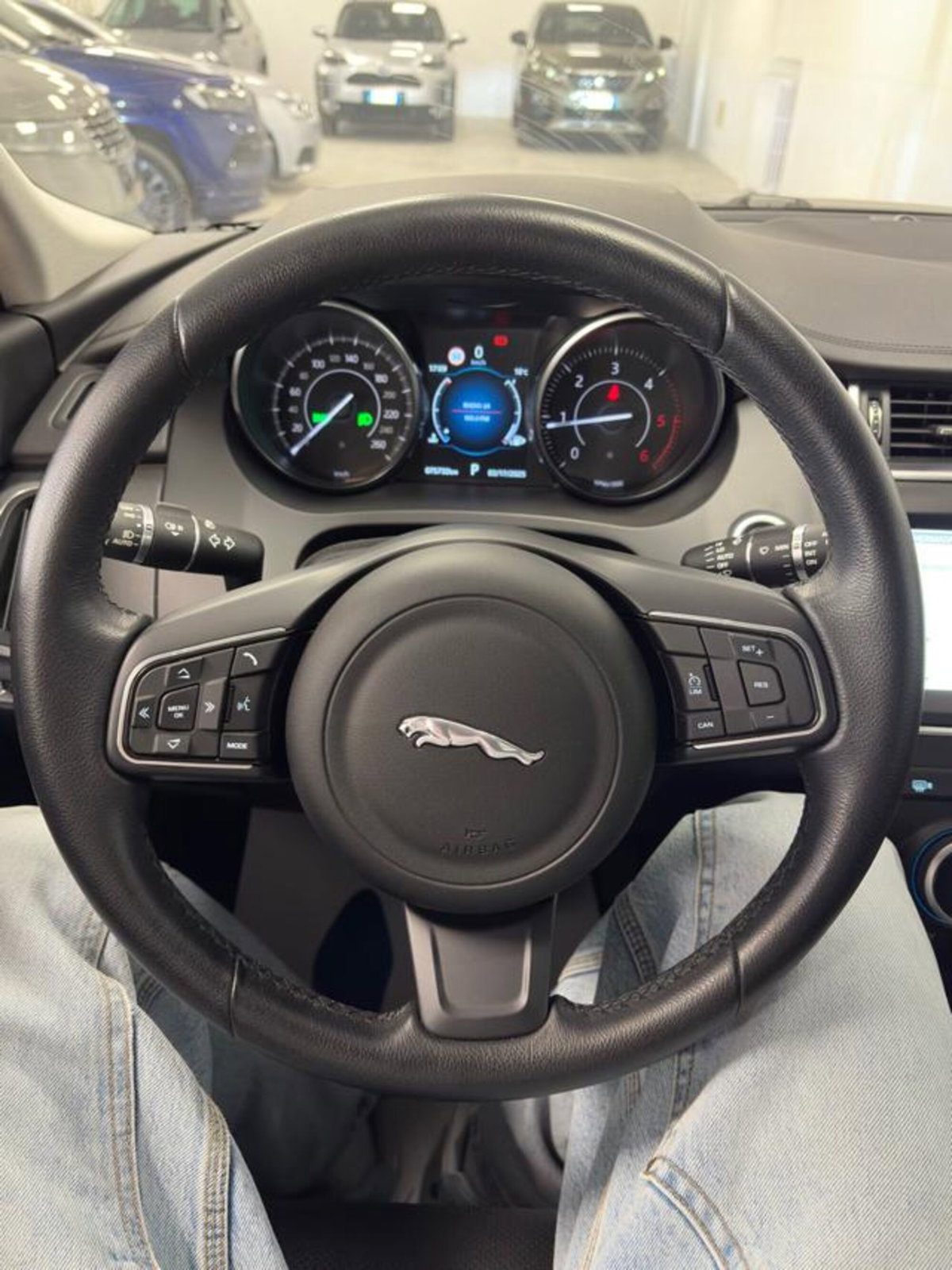 Jaguar E-Pace 2.0D 150 CV AWD aut. S (10)