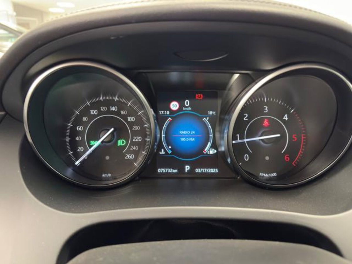 Jaguar E-Pace 2.0D 150 CV AWD aut. S (11)