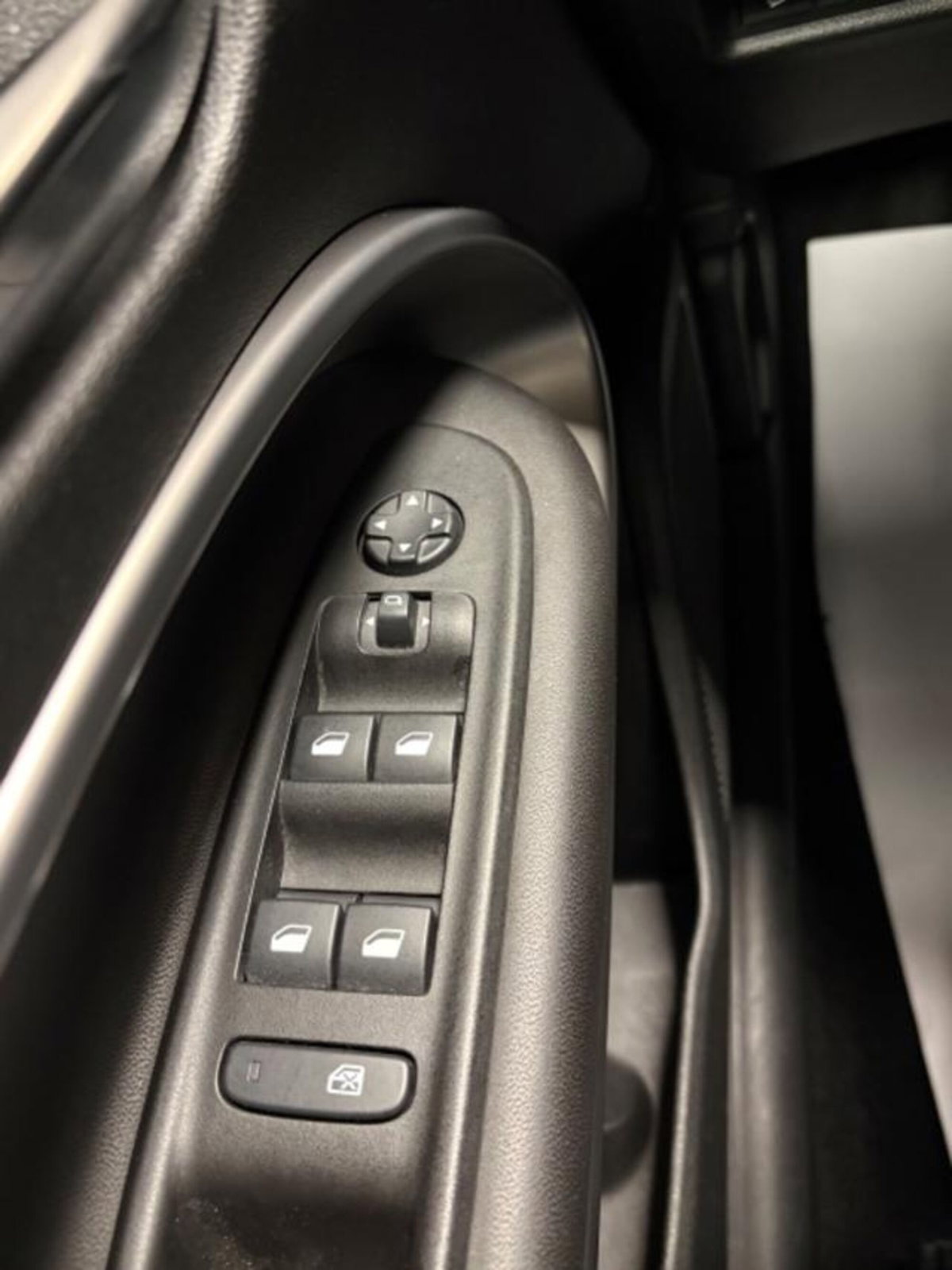 Jeep Avenger 1.2 turbo Altitude fwd 100cv (11)