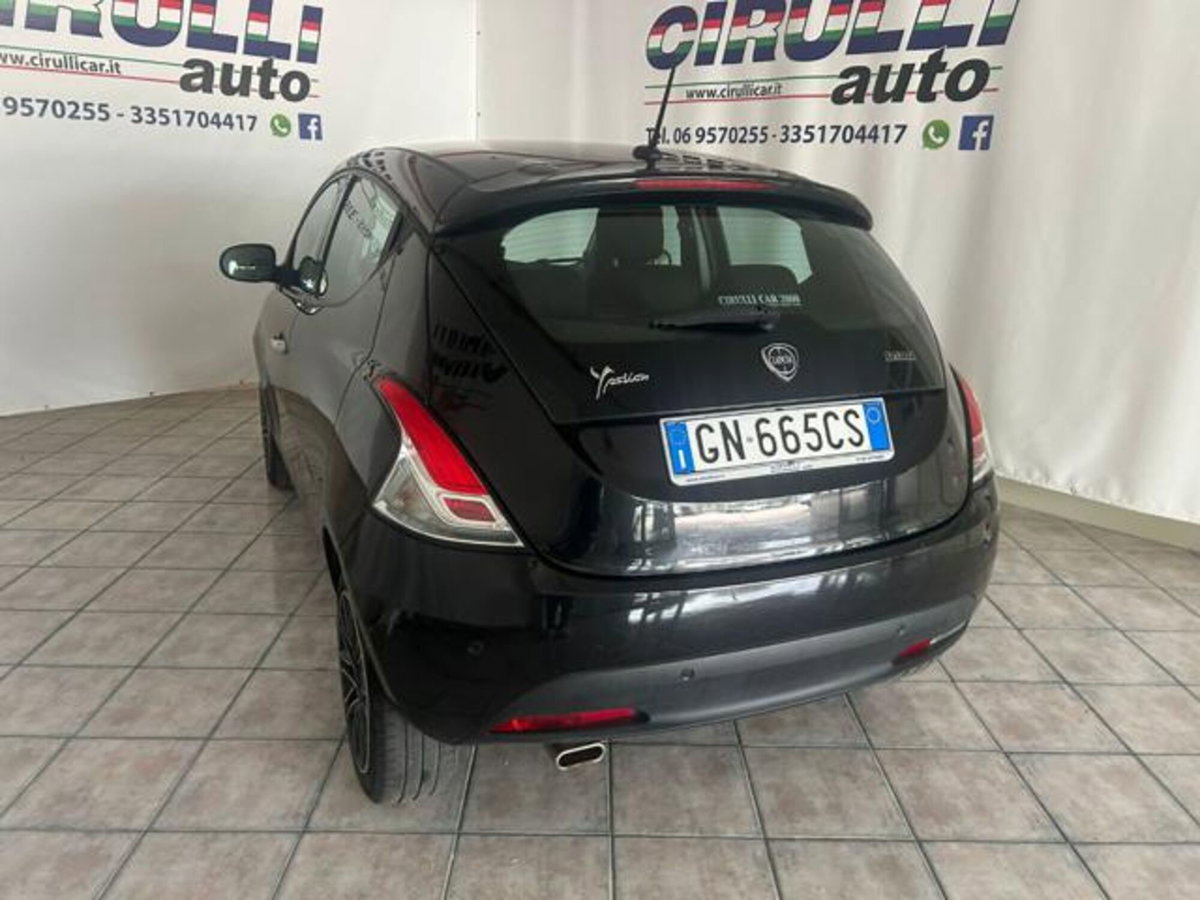 Lancia Ypsilon 1.0 FireFly 5 porte S&S Hybrid Ecochic Gold (4)