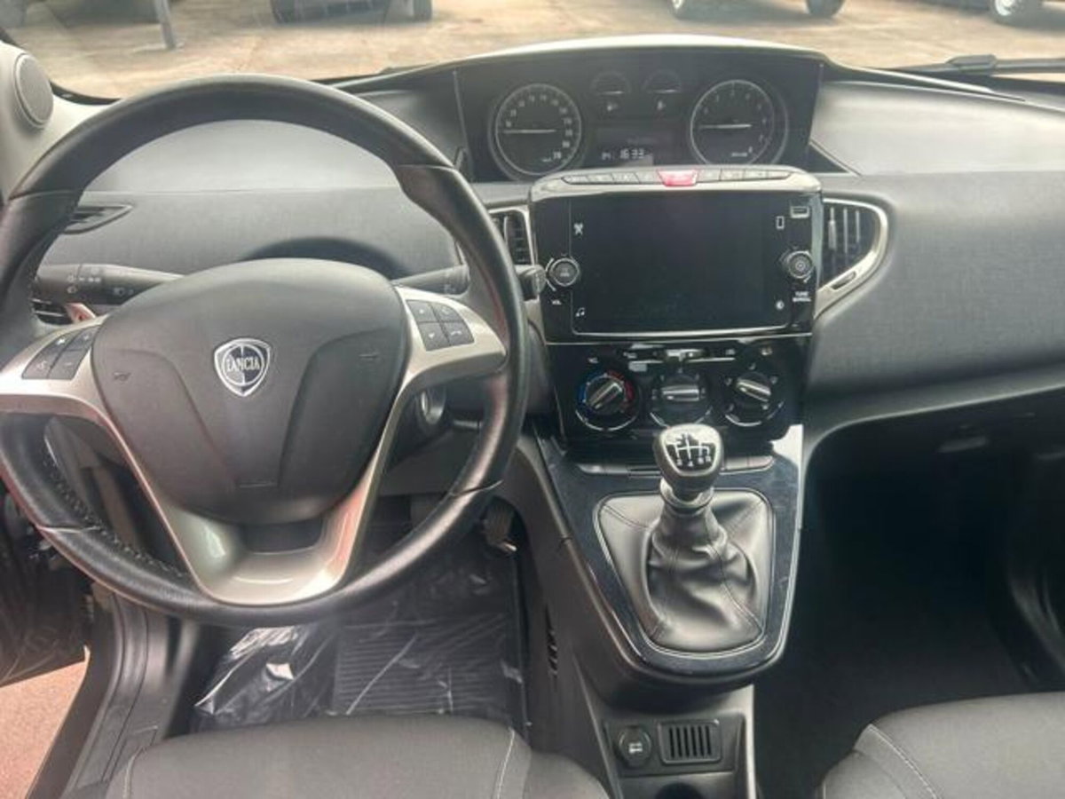 Lancia Ypsilon 1.0 FireFly 5 porte S&S Hybrid Ecochic Gold (7)