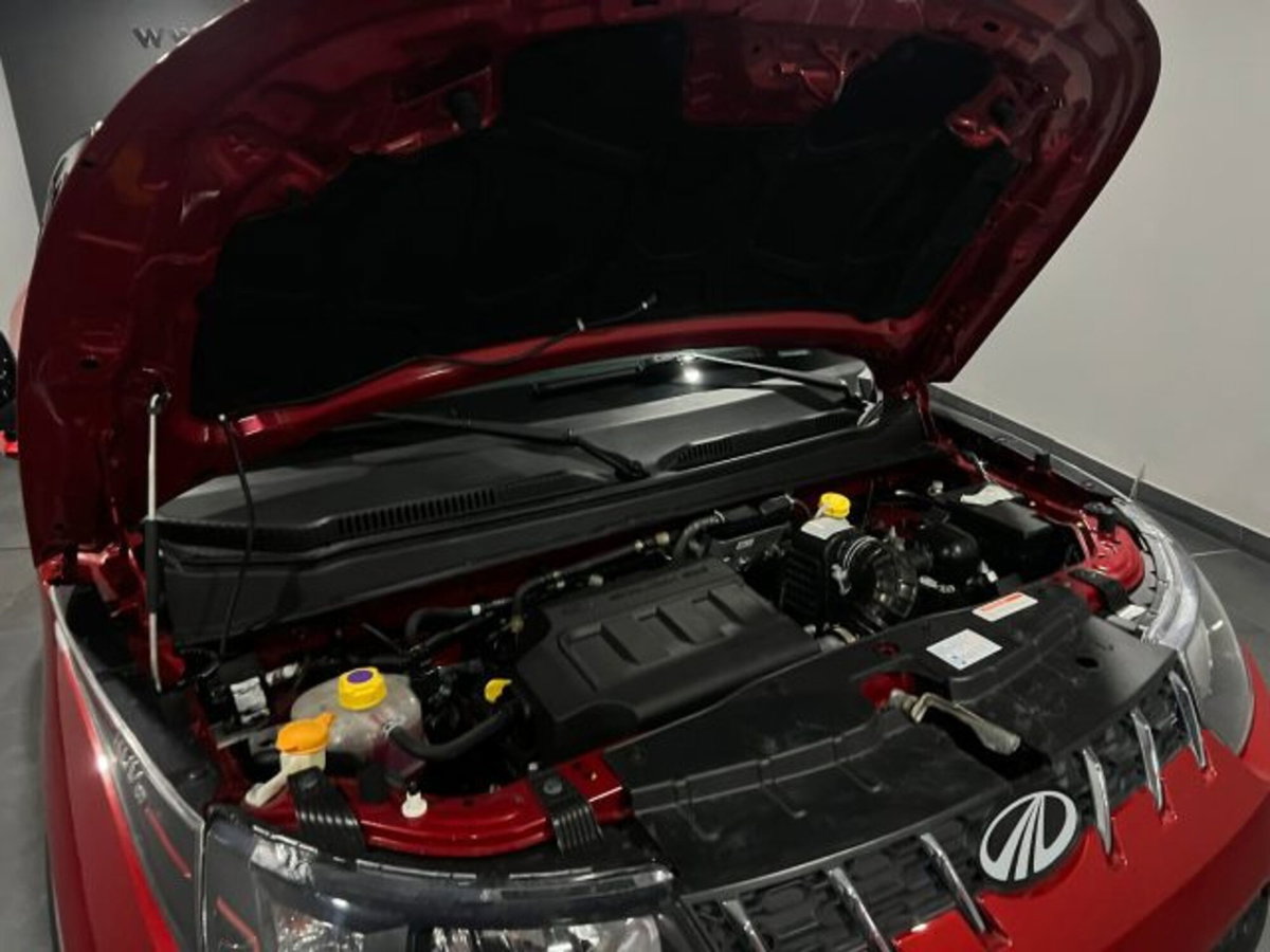 Mahindra KUV100 KUV100 1.2 VVT K8 (11)