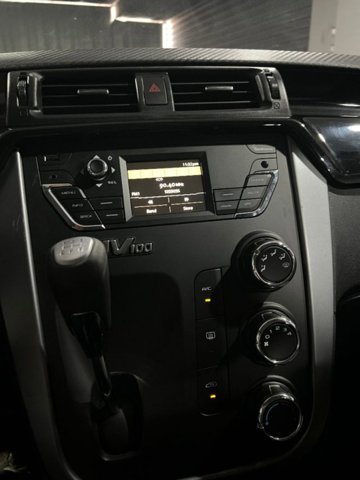 Mahindra KUV100 KUV100 1.2 VVT K8 (7)