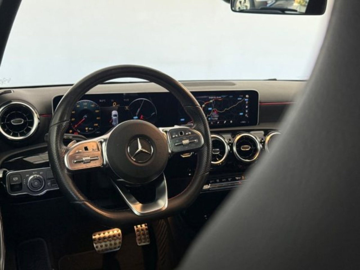 Mercedes-Benz Classe A Sedan 180 d 4p. Premium (10)