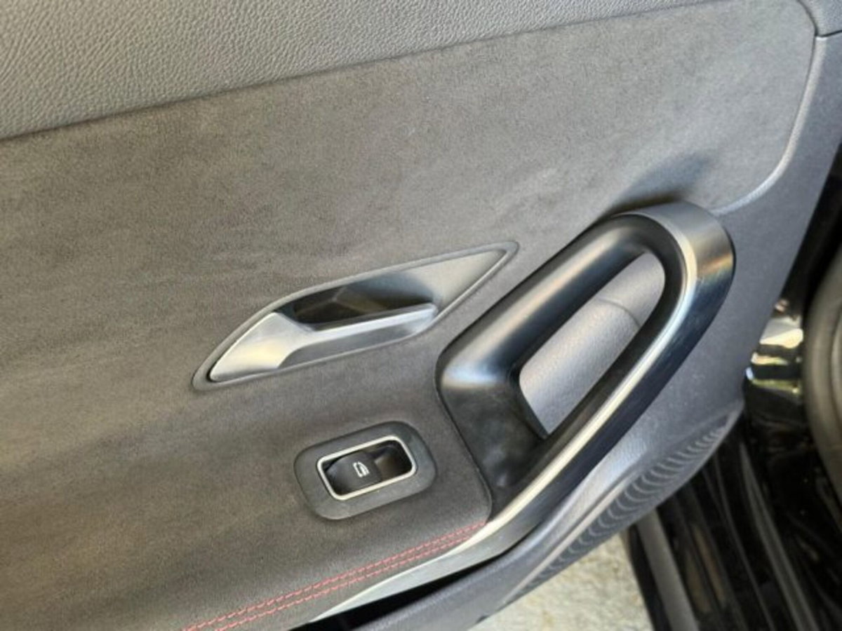Mercedes-Benz Classe A Sedan 180 d 4p. Premium (12)