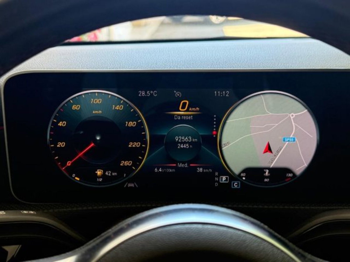 Mercedes-Benz Classe A Sedan 180 d 4p. Premium (19)