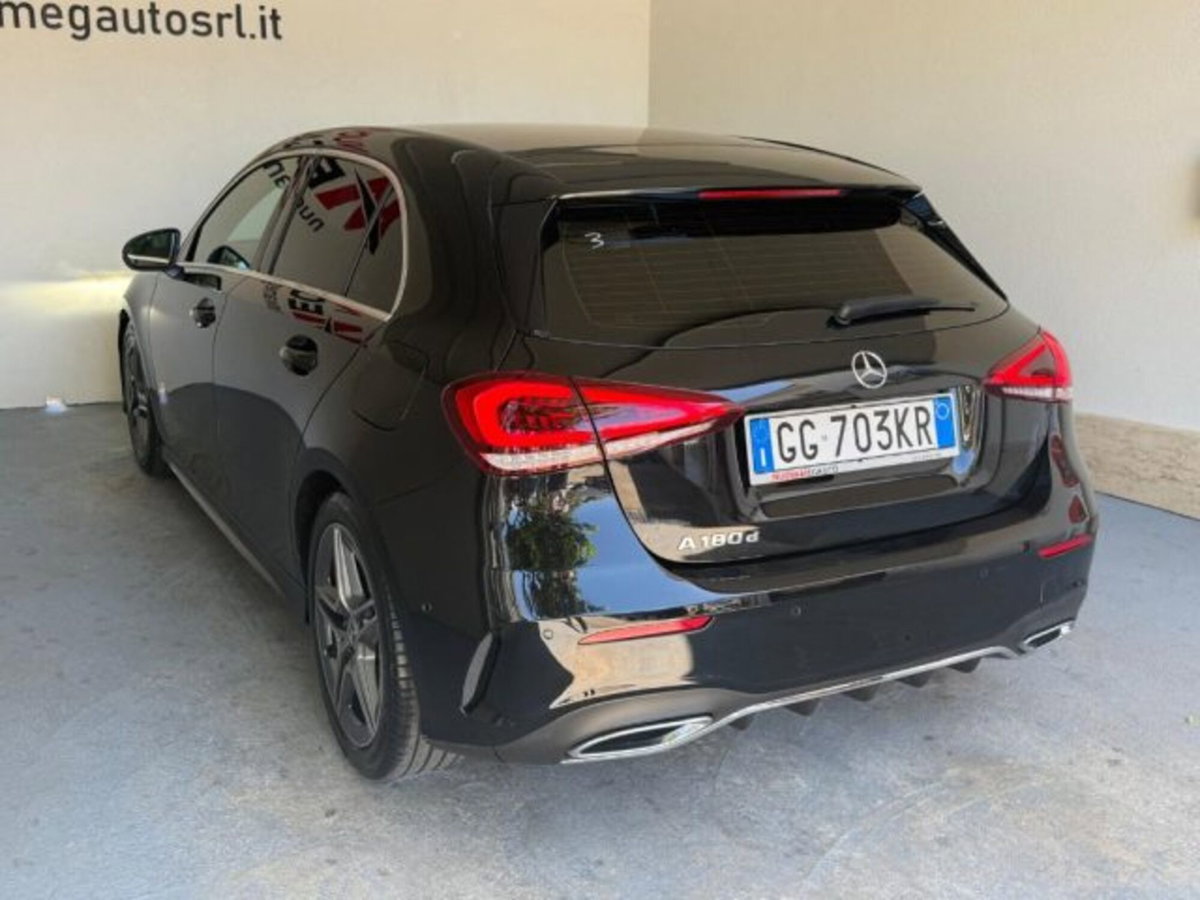 Mercedes-Benz Classe A Sedan 180 d 4p. Premium (6)