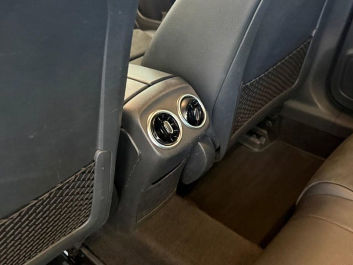 Mercedes-Benz Classe A Sedan 180 d 4p. Premium (8)