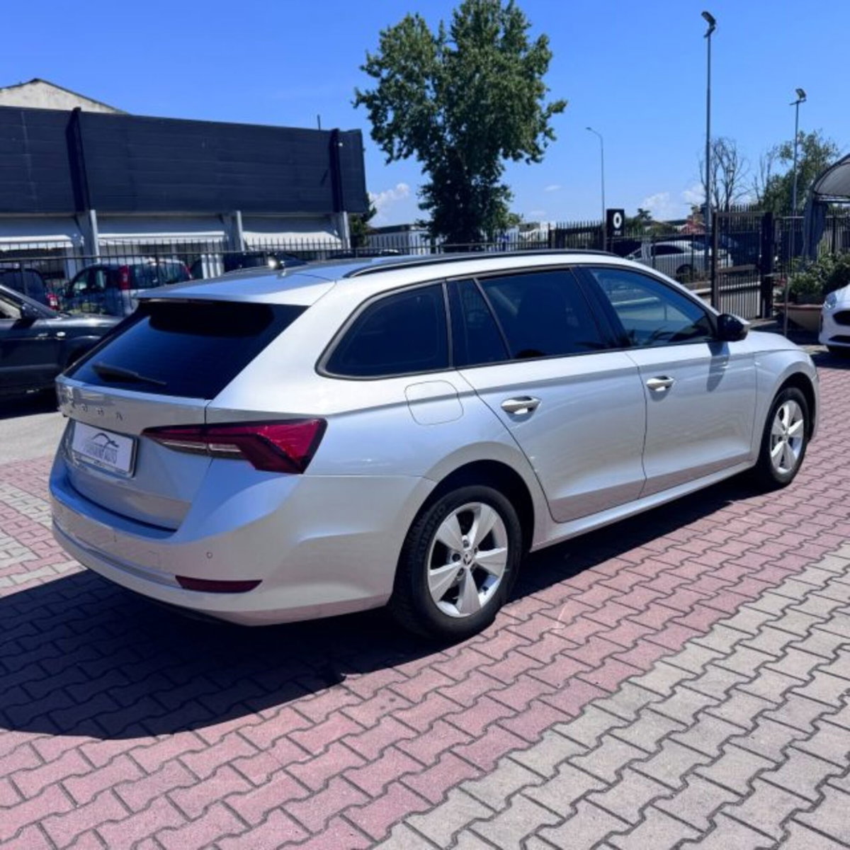 Skoda Octavia Station Wagon 2.0 TDI EVO SCR 150 CV DSG 4x4 Wagon Executive (7)