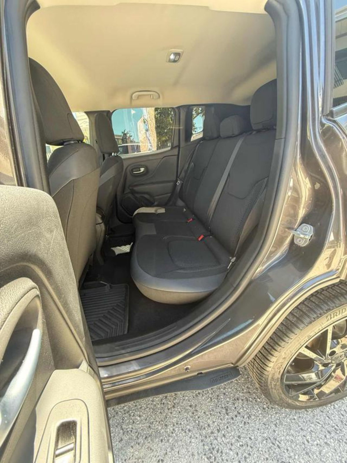 Jeep Renegade 1.6 Mjt 130 CV Limited (17)