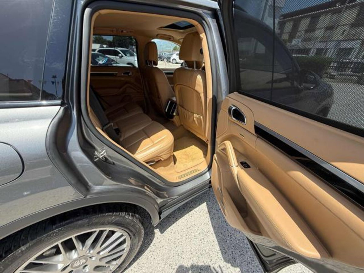 Porsche Cayenne 3.0 Diesel 250CV Platinum Edition (17)