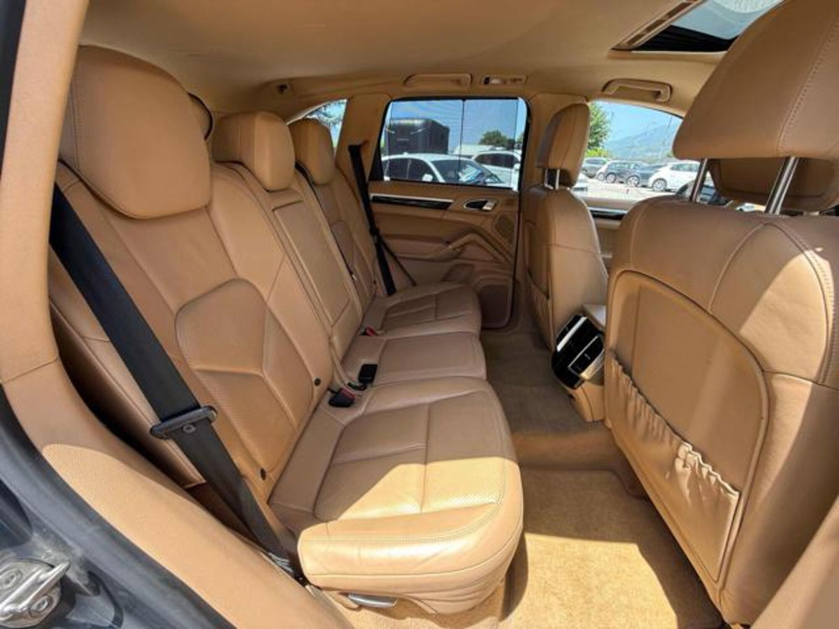 Porsche Cayenne 3.0 Diesel 250CV Platinum Edition (18)