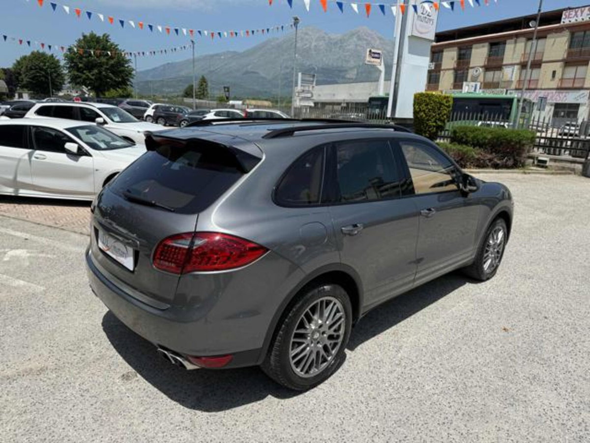 Porsche Cayenne 3.0 Diesel 250CV Platinum Edition (3)